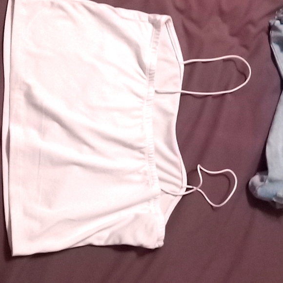 Cropped spaghetti strap tank top - Picture 2 of 2